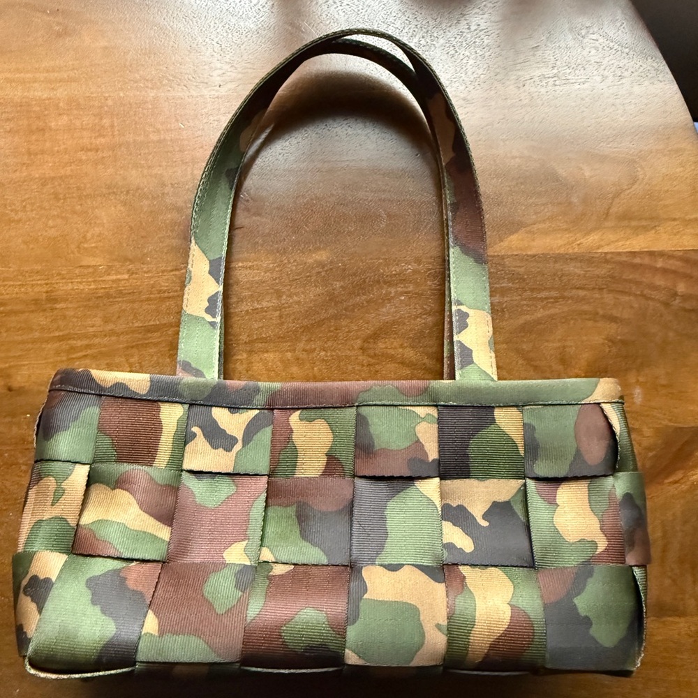 Harveys Camouflage Seatbelt Bag